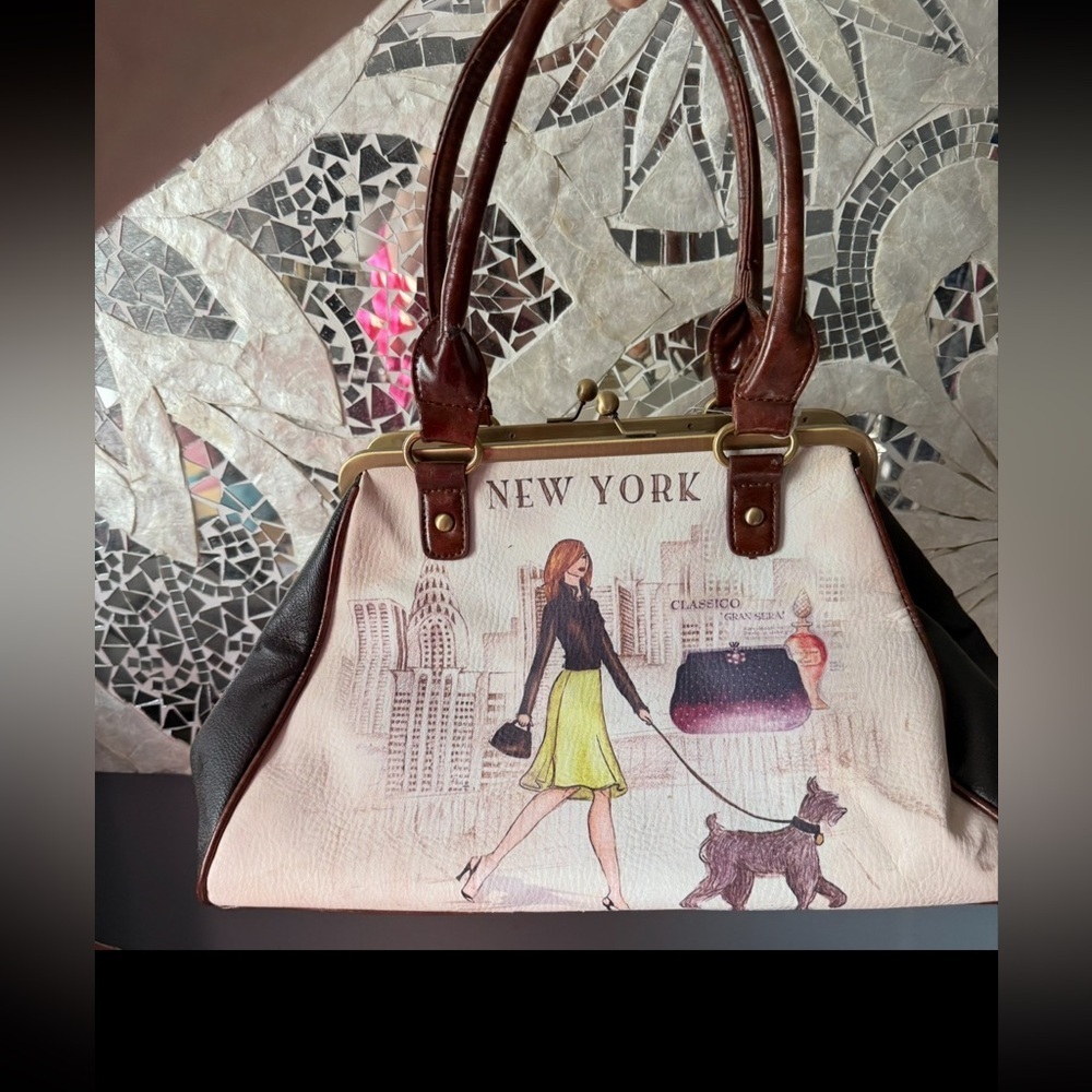 Nicole Lee USA vintage lady walking dog New York handbag new - Picture 1 of 3
